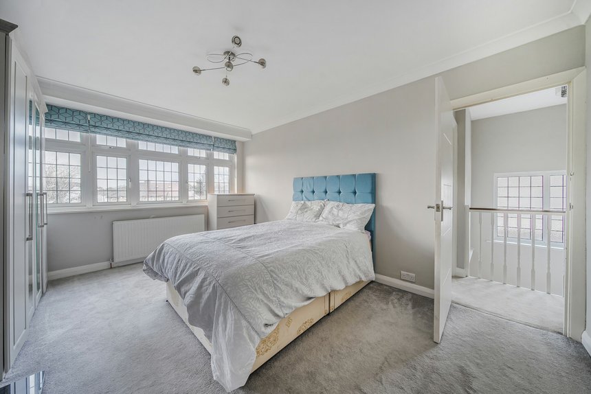 for sale the lawns london 38318 - Gibbs Gillespie