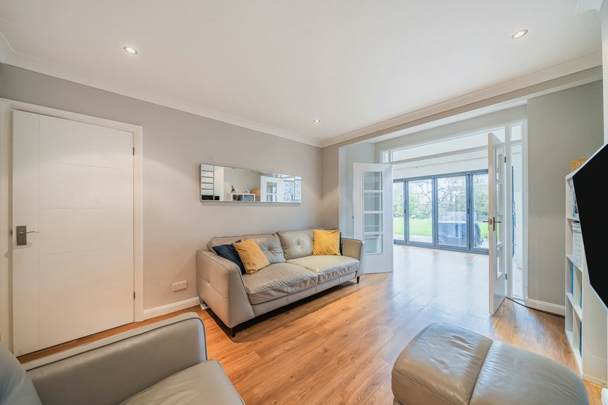 for sale the lawns london 38318 - Gibbs Gillespie