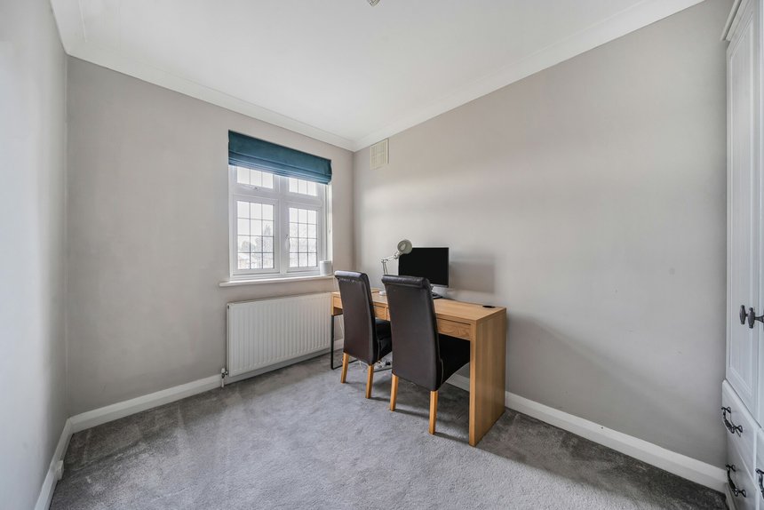 for sale the lawns london 38318 - Gibbs Gillespie