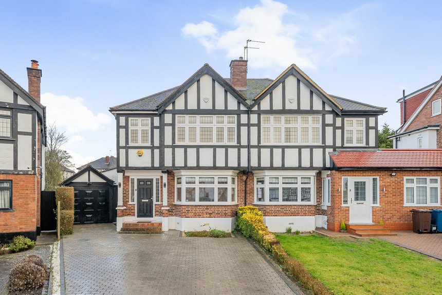 for sale the lawns london 38318 - Gibbs Gillespie