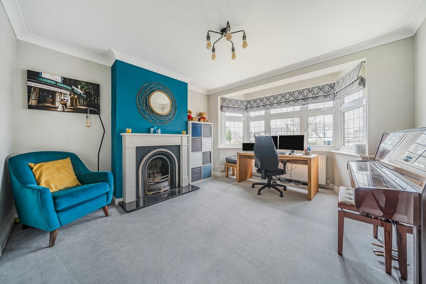 for sale the lawns london 38318 - Gibbs Gillespie