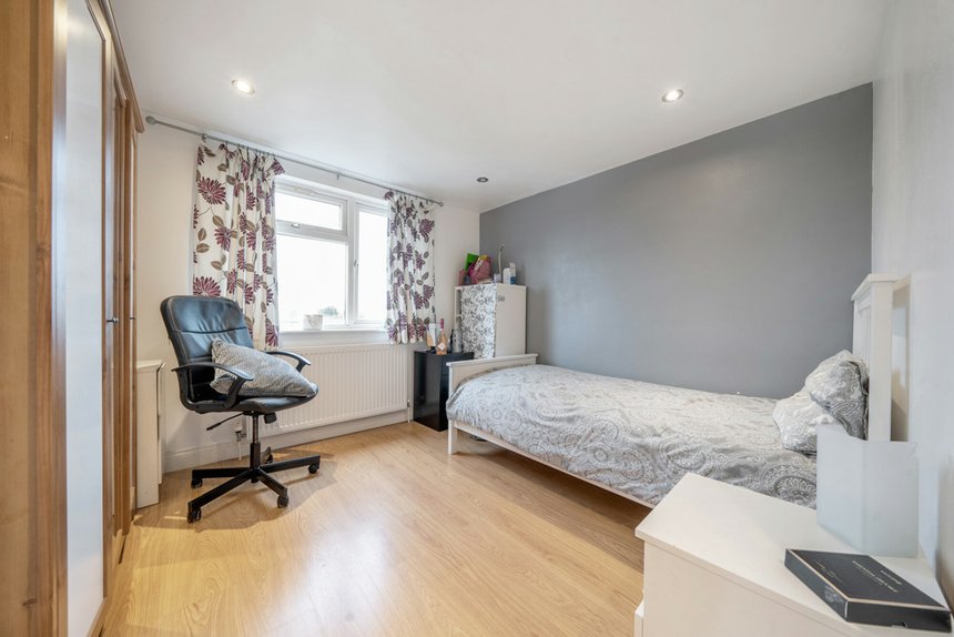 for sale the fairway london 38337 - Gibbs Gillespie