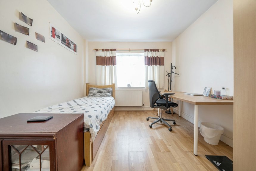 for sale the fairway london 38337 - Gibbs Gillespie
