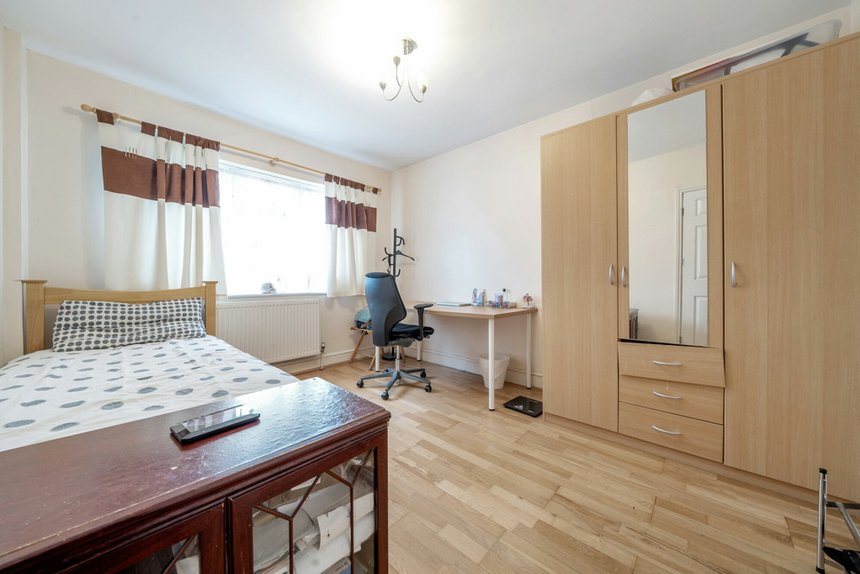for sale the fairway london 38337 - Gibbs Gillespie