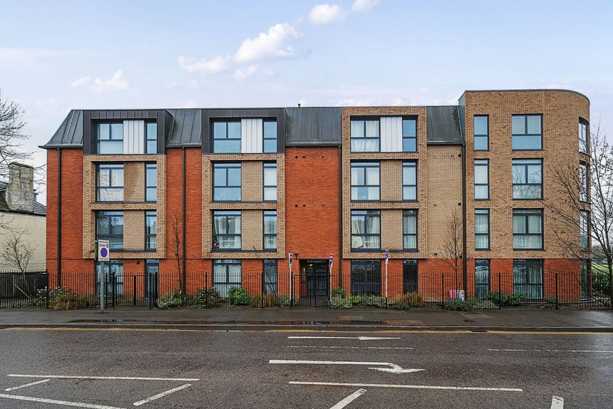 for sale cassio road london 38399 - Gibbs Gillespie
