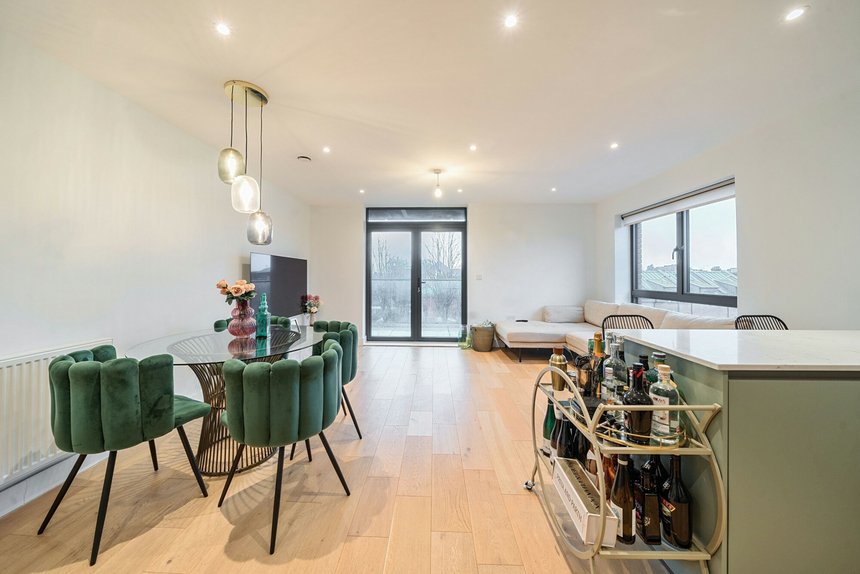for sale cassio road london 38399 - Gibbs Gillespie