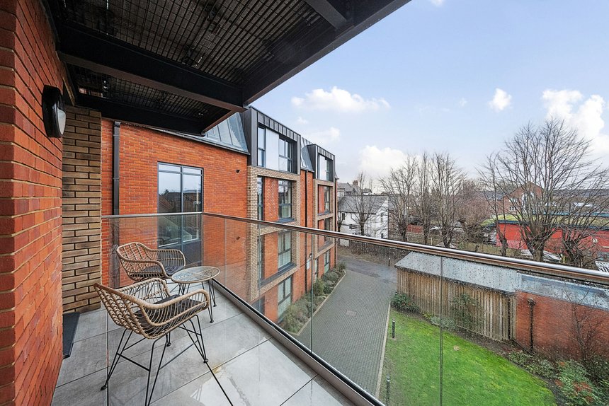 for sale cassio road london 38399 - Gibbs Gillespie