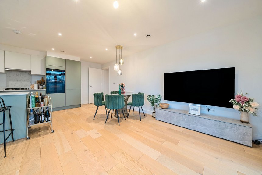 for sale cassio road london 38399 - Gibbs Gillespie