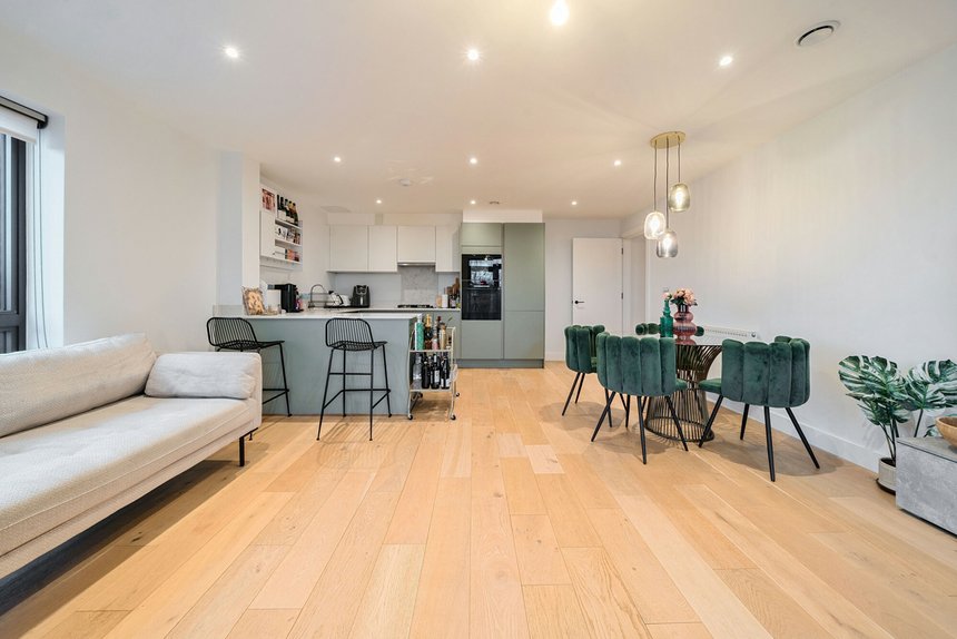 for sale cassio road london 38399 - Gibbs Gillespie