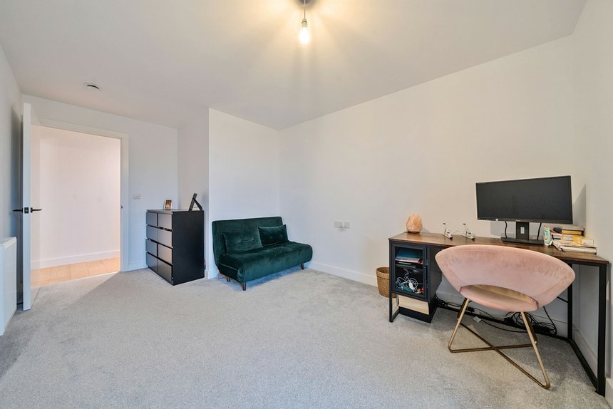 for sale cassio road london 38399 - Gibbs Gillespie