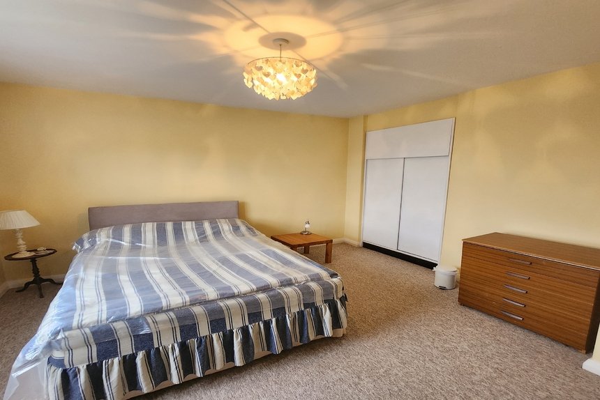 available room 1 london 38423 - Gibbs Gillespie