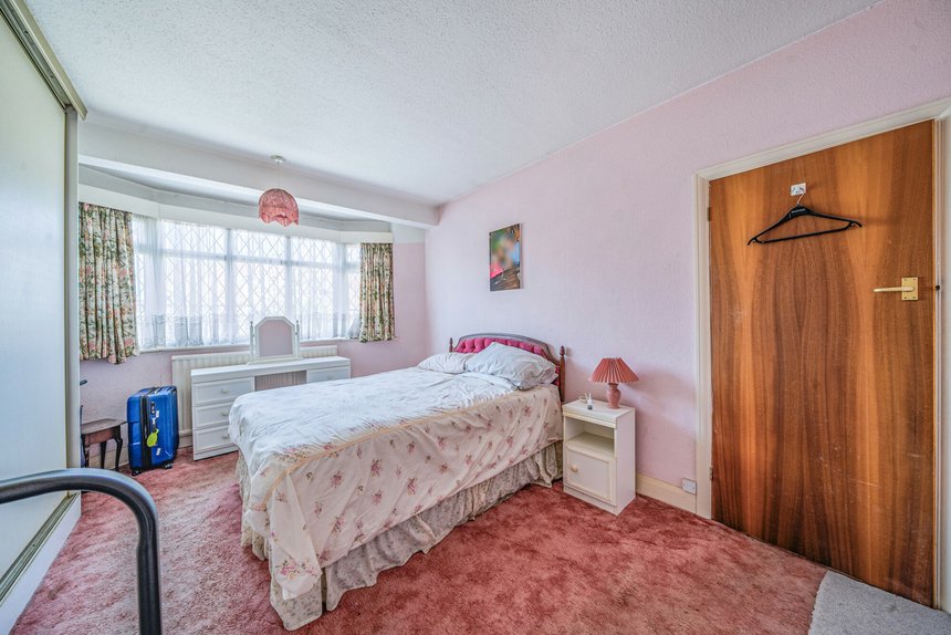 sold downs avenue london 38576 - Gibbs Gillespie