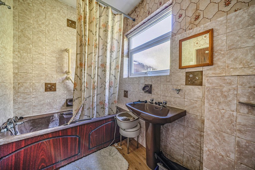 sold downs avenue london 38576 - Gibbs Gillespie