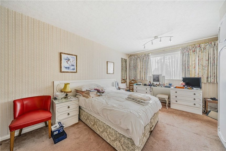 for sale oak lodge close london 38590 - Gibbs Gillespie