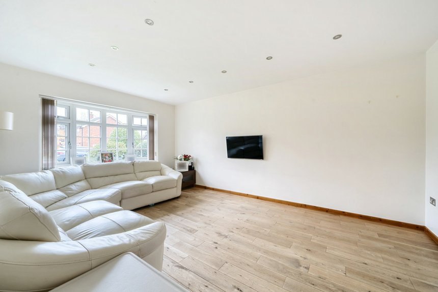 4 bedroom House for sale in Birchmead Avenue, Pinner, Middlesex, HA5