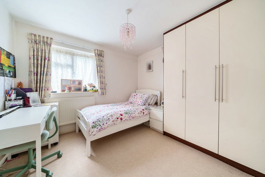 4 bedroom House for sale in Birchmead Avenue, Pinner, Middlesex, HA5