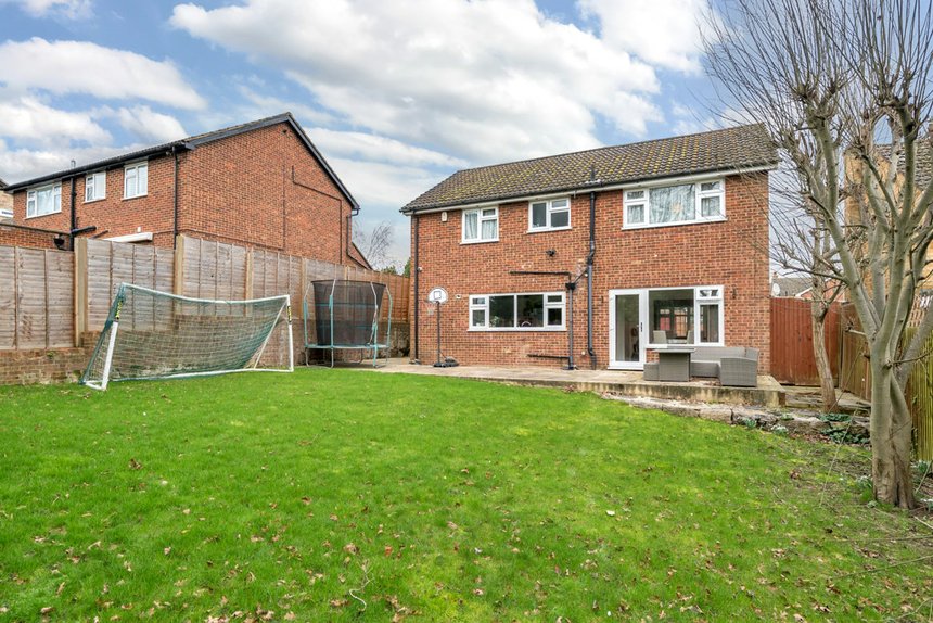 4 bedroom House for sale in Birchmead Avenue, Pinner, Middlesex, HA5