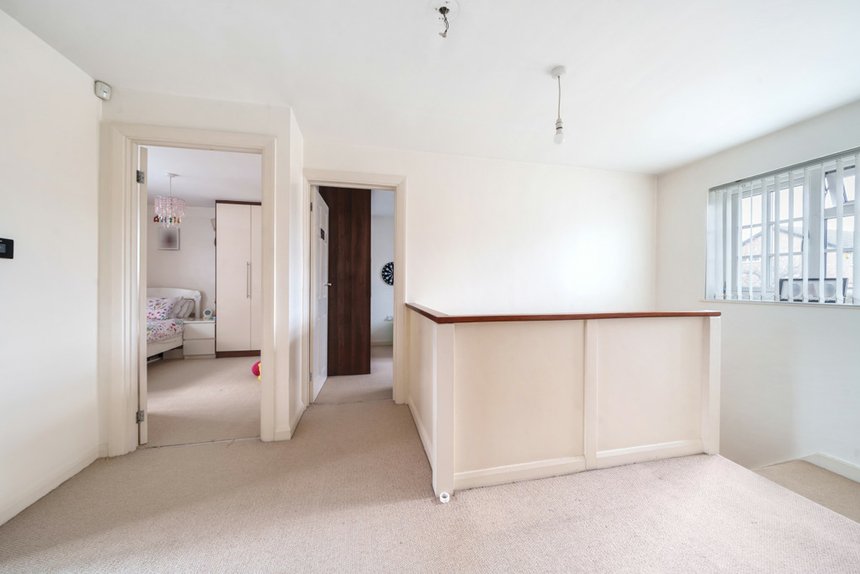 4 bedroom House for sale in Birchmead Avenue, Pinner, Middlesex, HA5