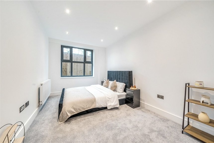 under offer field end road london 38743 - Gibbs Gillespie