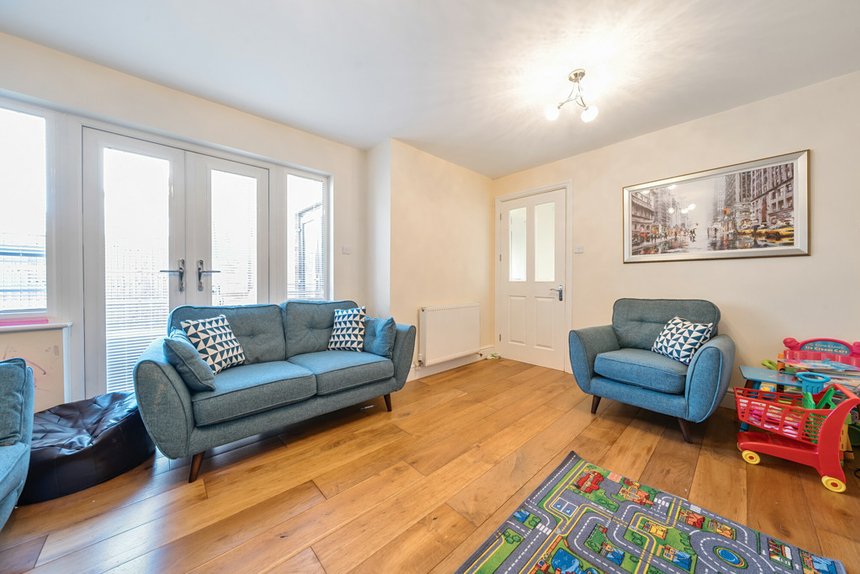 for sale elliott avenue london 38744 - Gibbs Gillespie