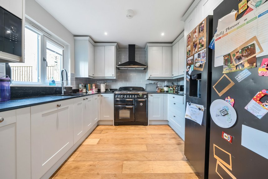 for sale elliott avenue london 38744 - Gibbs Gillespie