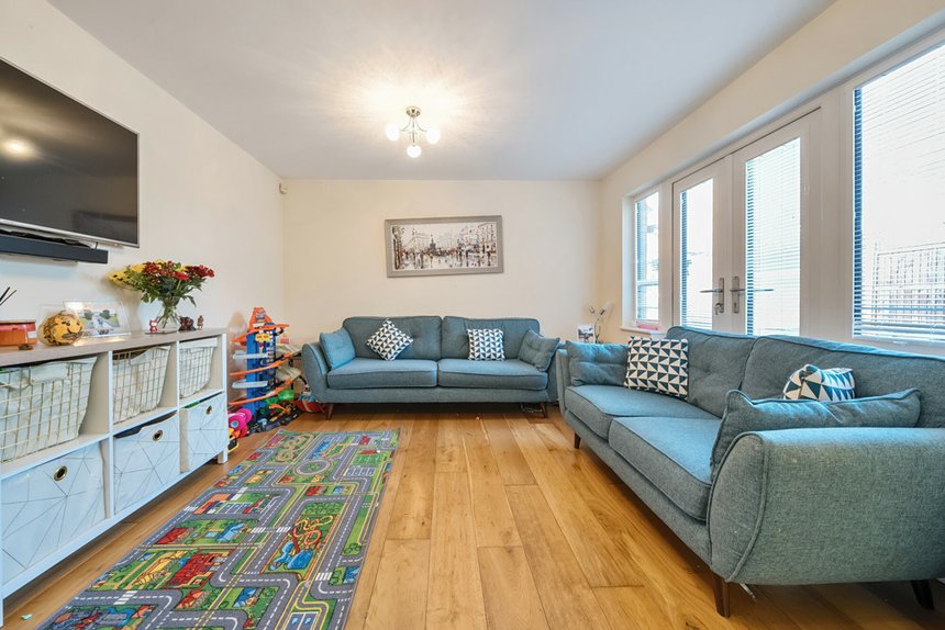 for sale elliott avenue london 38744 - Gibbs Gillespie