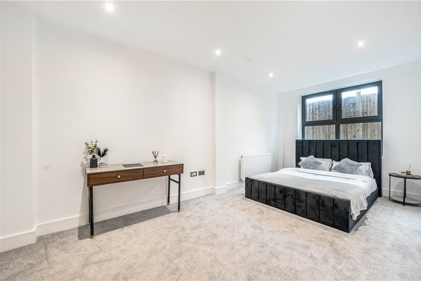 under offer field end road london 38781 - Gibbs Gillespie