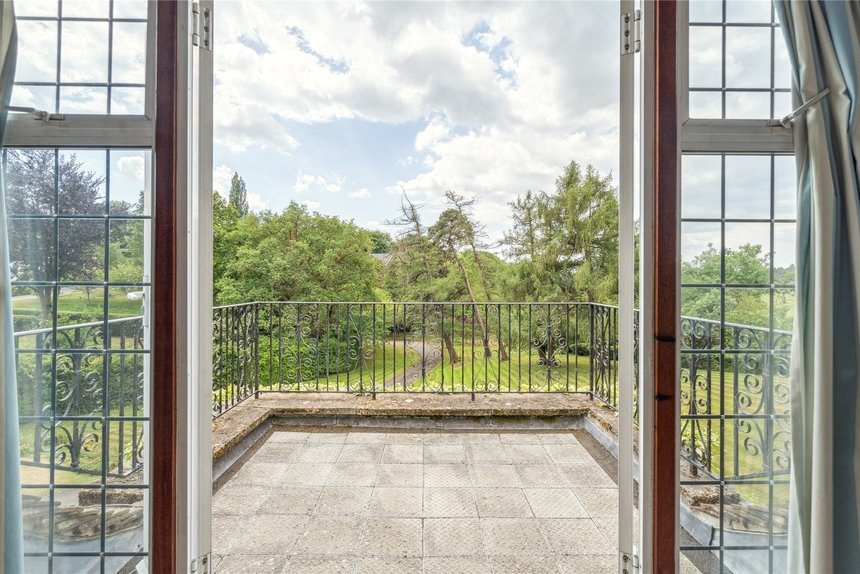 for sale main drive london 38906 - Gibbs Gillespie