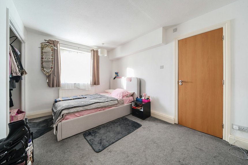 for sale keith park road london 39028 - Gibbs Gillespie
