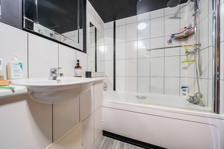 for sale keith park road london 39028 - Gibbs Gillespie