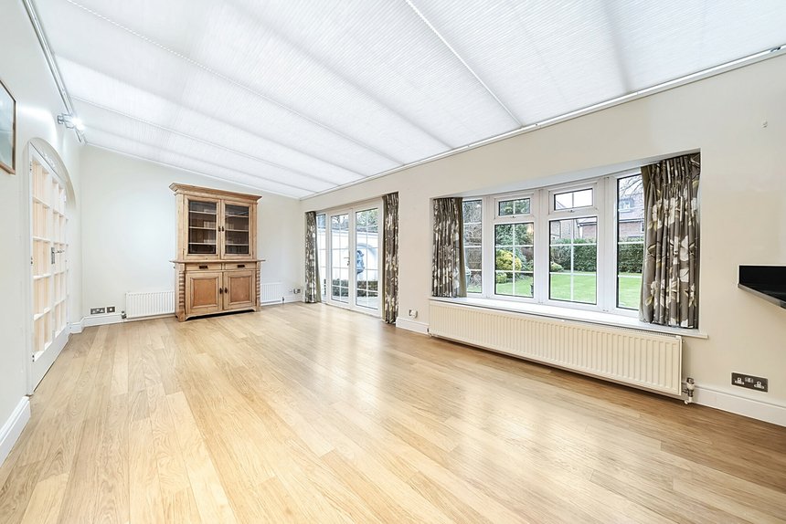for sale warren road london 39116 - Gibbs Gillespie