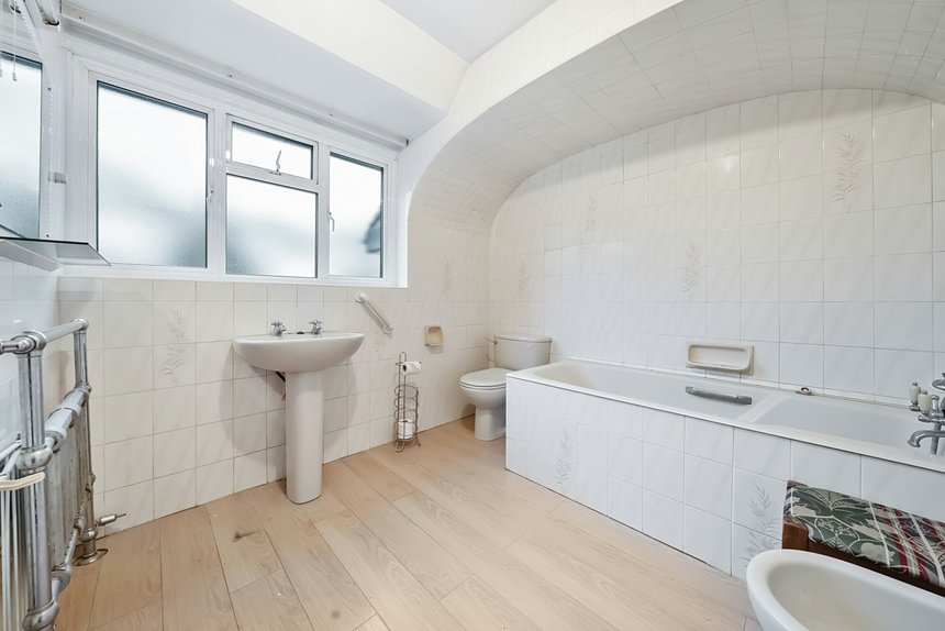 for sale warren road london 39116 - Gibbs Gillespie