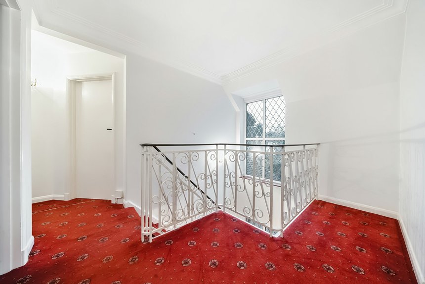 for sale warren road london 39116 - Gibbs Gillespie