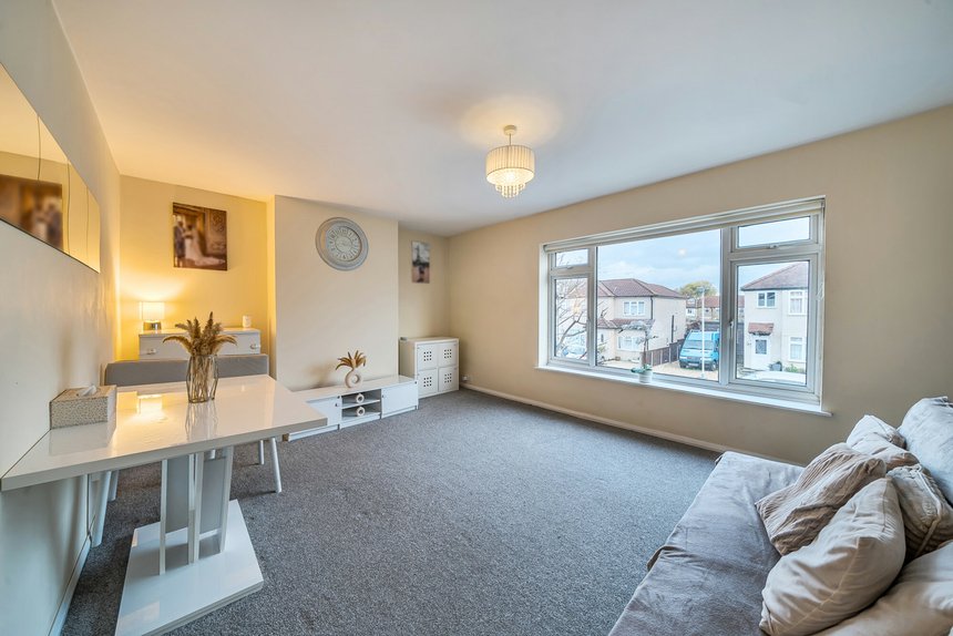 for sale oakleigh road london 39149 - Gibbs Gillespie