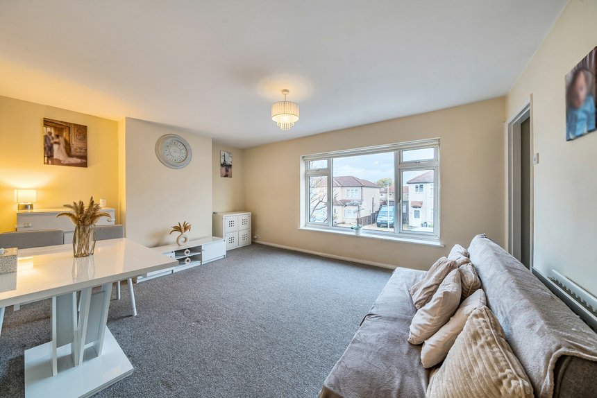 for sale oakleigh road london 39149 - Gibbs Gillespie