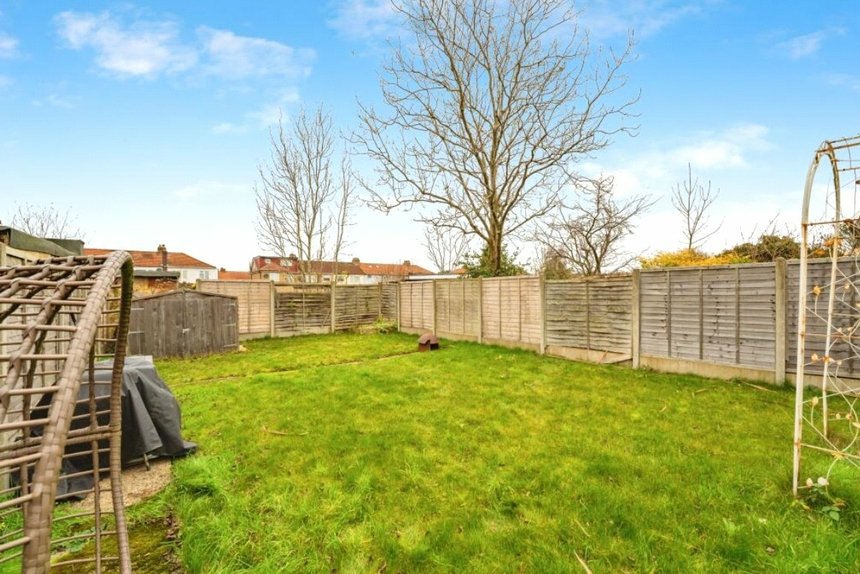 for sale oakleigh road london 39149 - Gibbs Gillespie