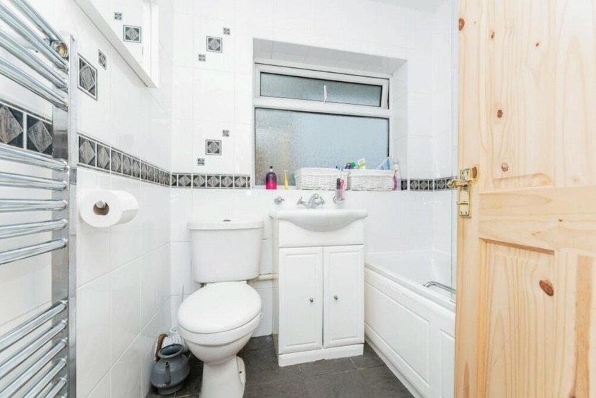 for sale oakleigh road london 39149 - Gibbs Gillespie