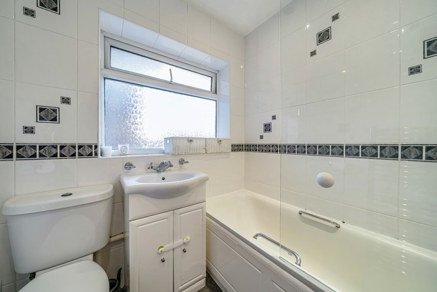 for sale oakleigh road london 39149 - Gibbs Gillespie