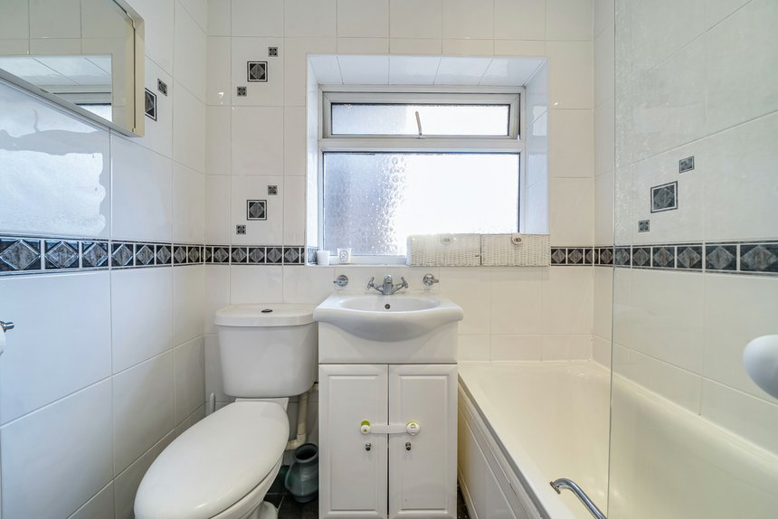 for sale oakleigh road london 39149 - Gibbs Gillespie