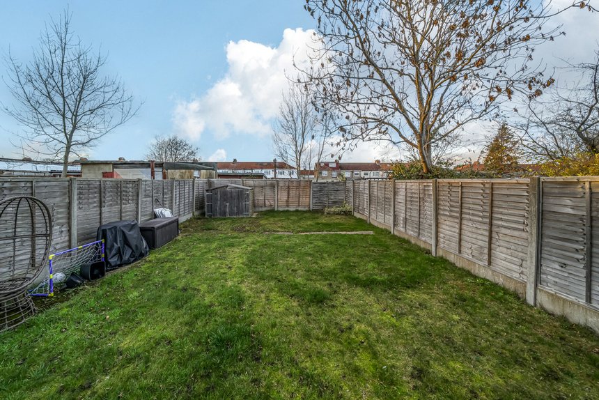 for sale oakleigh road london 39149 - Gibbs Gillespie