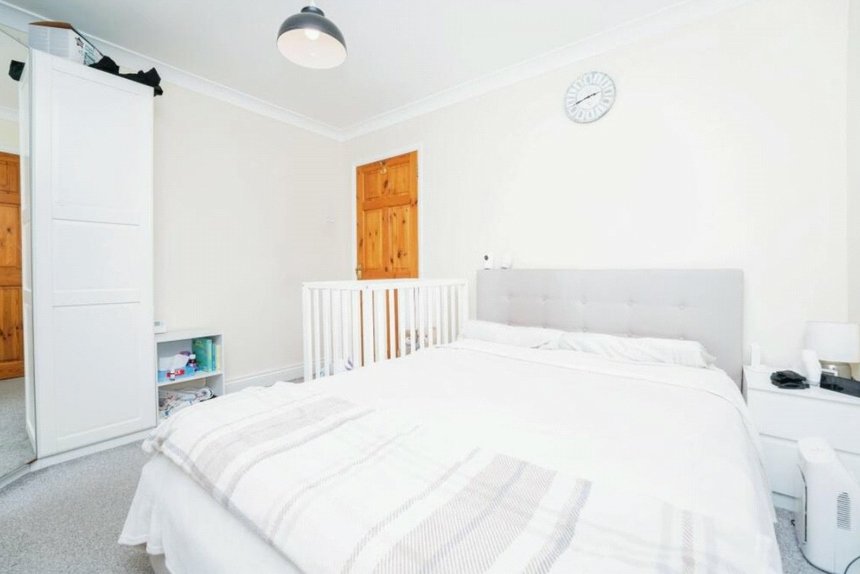 for sale oakleigh road london 39149 - Gibbs Gillespie