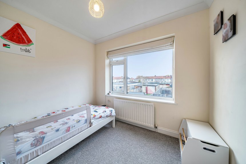 for sale oakleigh road london 39149 - Gibbs Gillespie