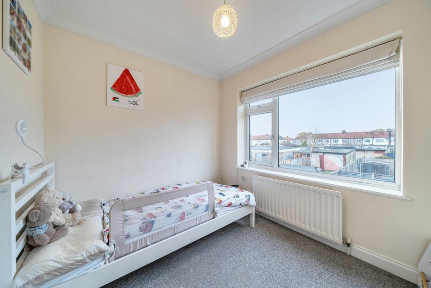 for sale oakleigh road london 39149 - Gibbs Gillespie