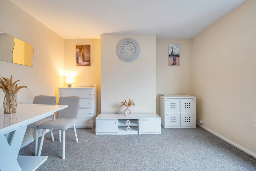 for sale oakleigh road london 39149 - Gibbs Gillespie