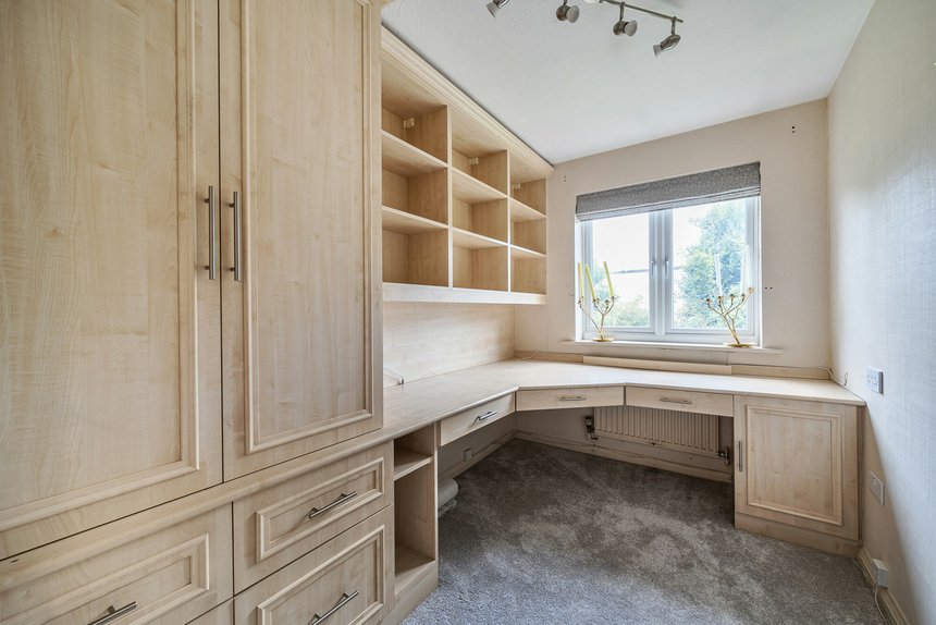 for sale leavesden road london 39521 - Gibbs Gillespie