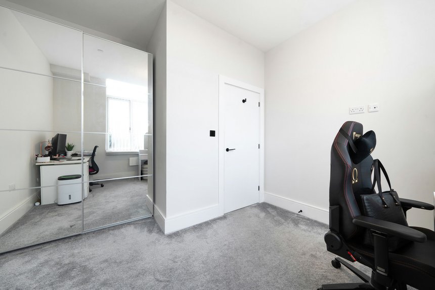 under offer field end road london 39526 - Gibbs Gillespie