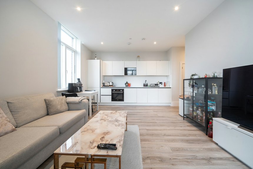 under offer field end road london 39526 - Gibbs Gillespie