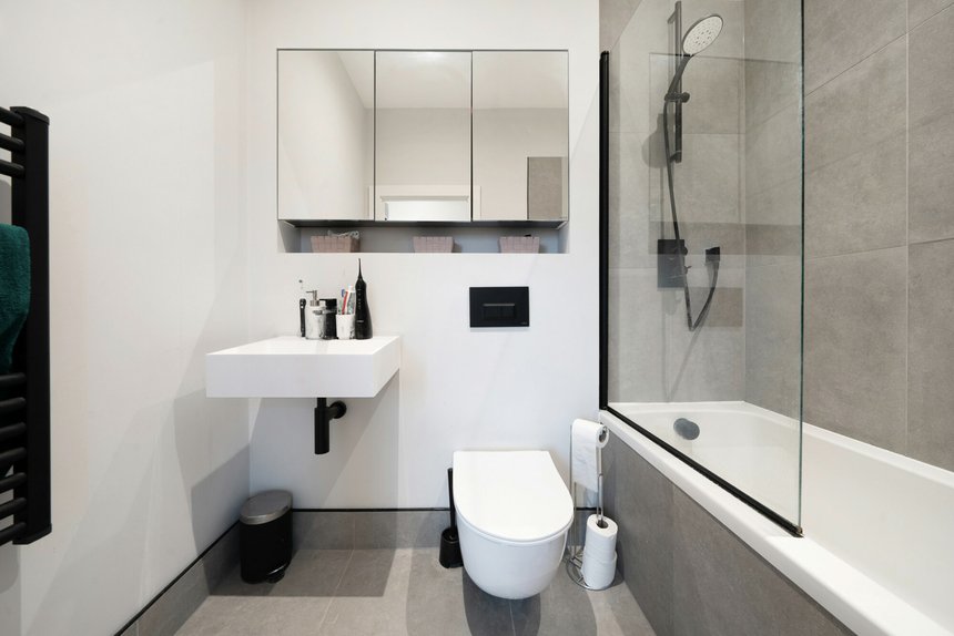 under offer field end road london 39526 - Gibbs Gillespie