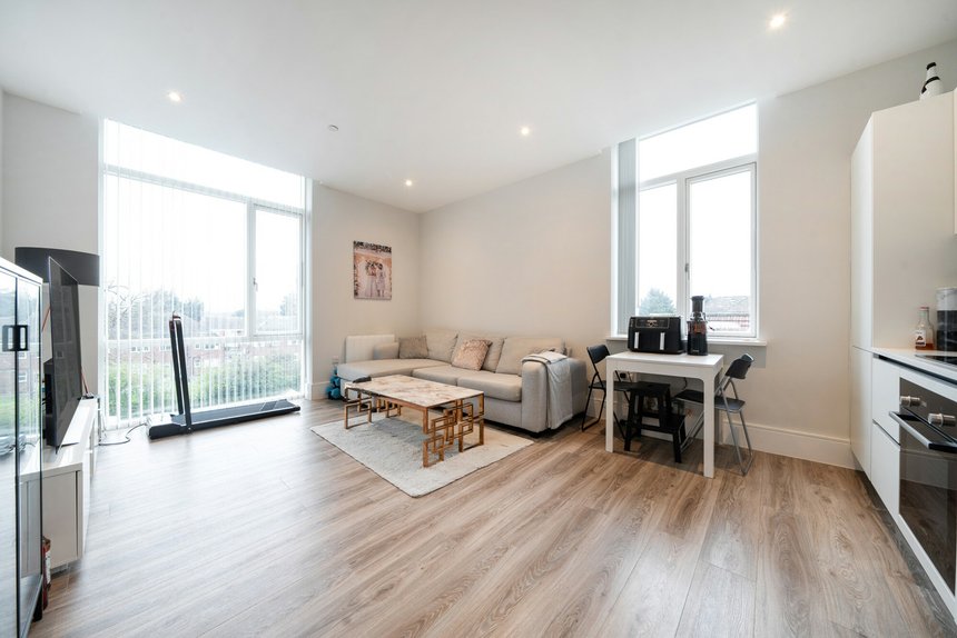 under offer field end road london 39526 - Gibbs Gillespie