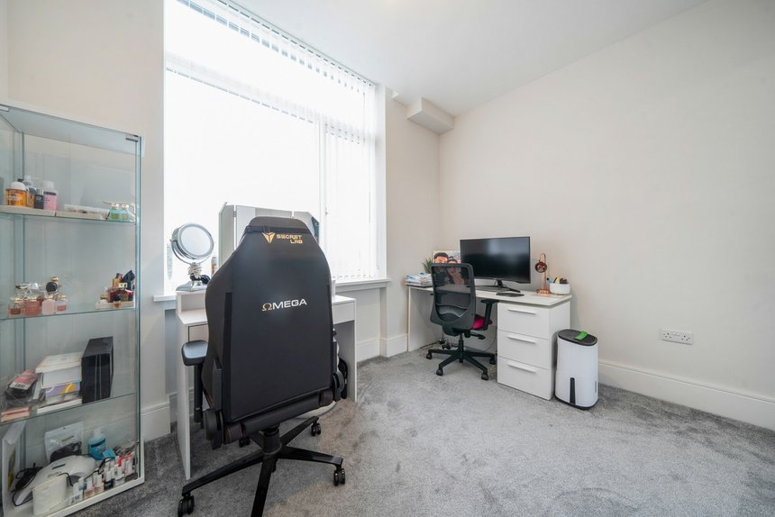 under offer field end road london 39526 - Gibbs Gillespie